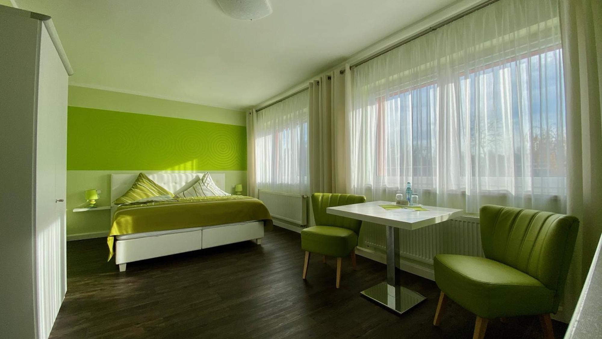 Pension Ruessel-Pub Sangerhausen Esterno foto