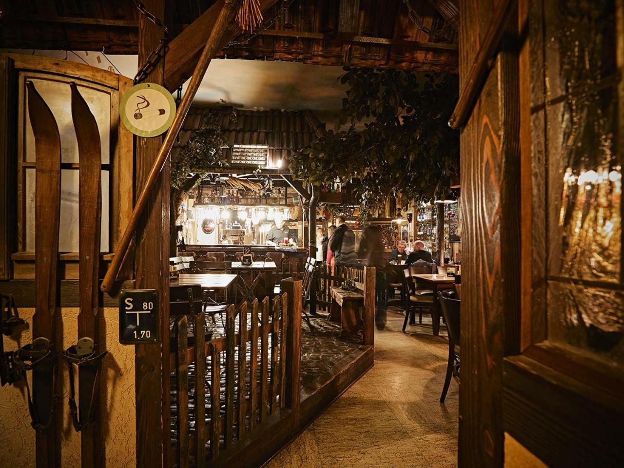 Pension Ruessel-Pub Sangerhausen Esterno foto